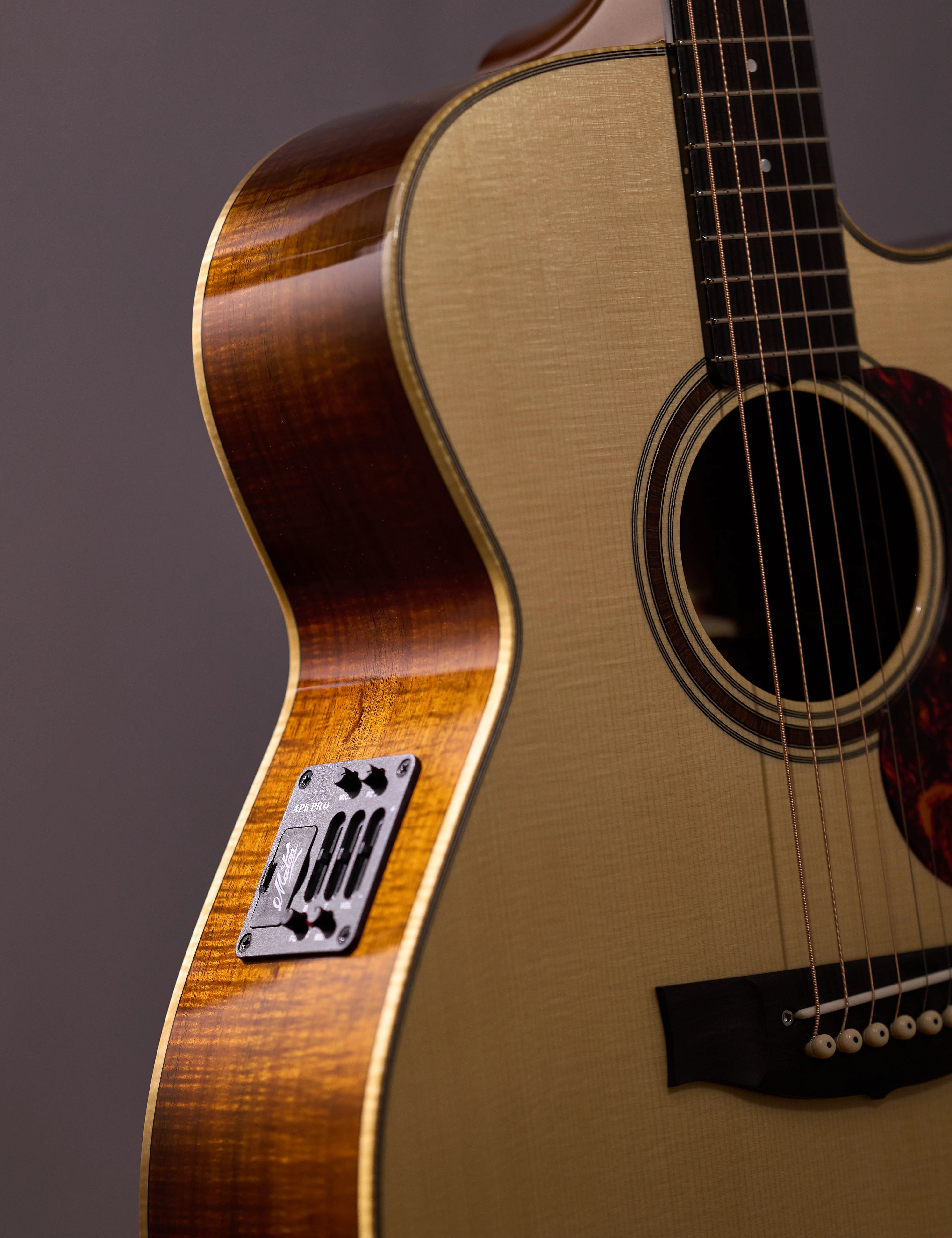 maton-le-may-buy-guitar-store-uae-dubai-1.webp